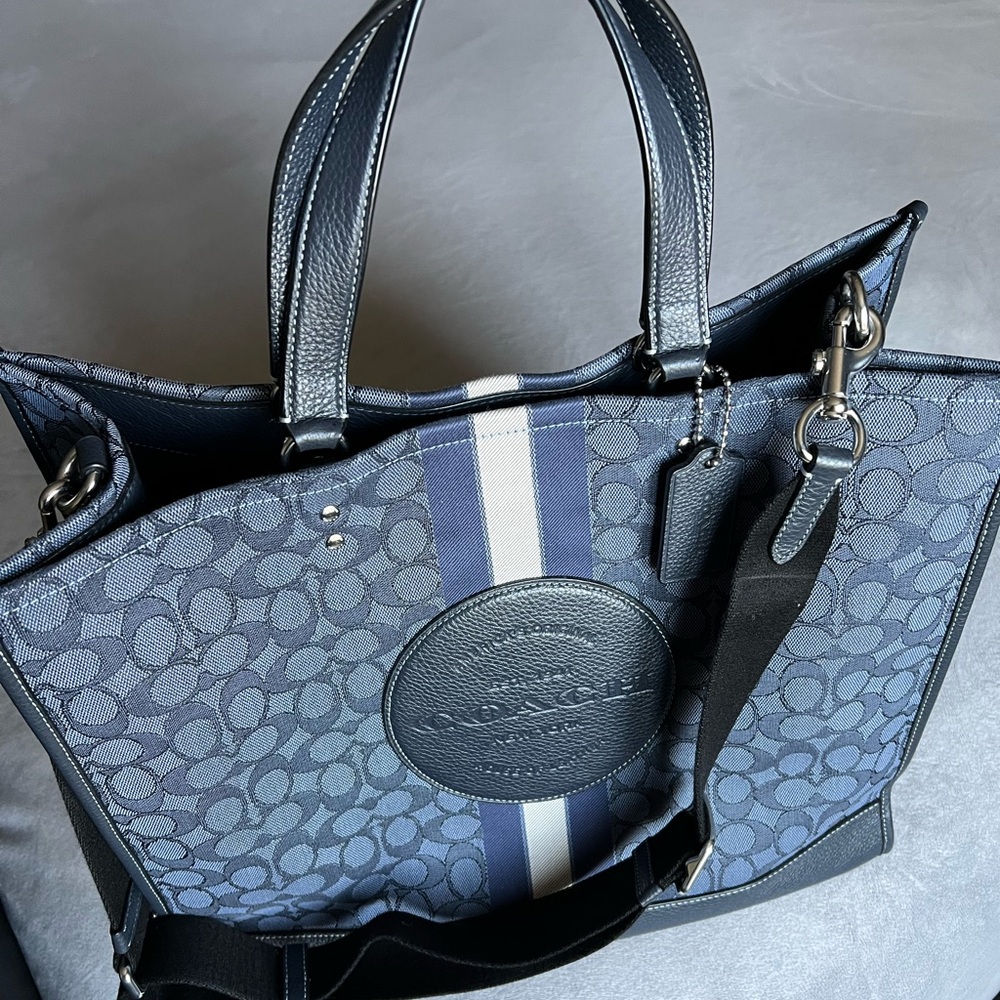 Coach Signature Dempsey 40 Carryall Tote